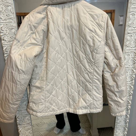 Columbia Women's Off-White Quilted Ski Jacket - Picture 5 of 5